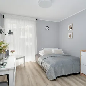 Jasny & Elegancki Apartament Typu Studio Z Tarasem By Renters , Poznań Polska